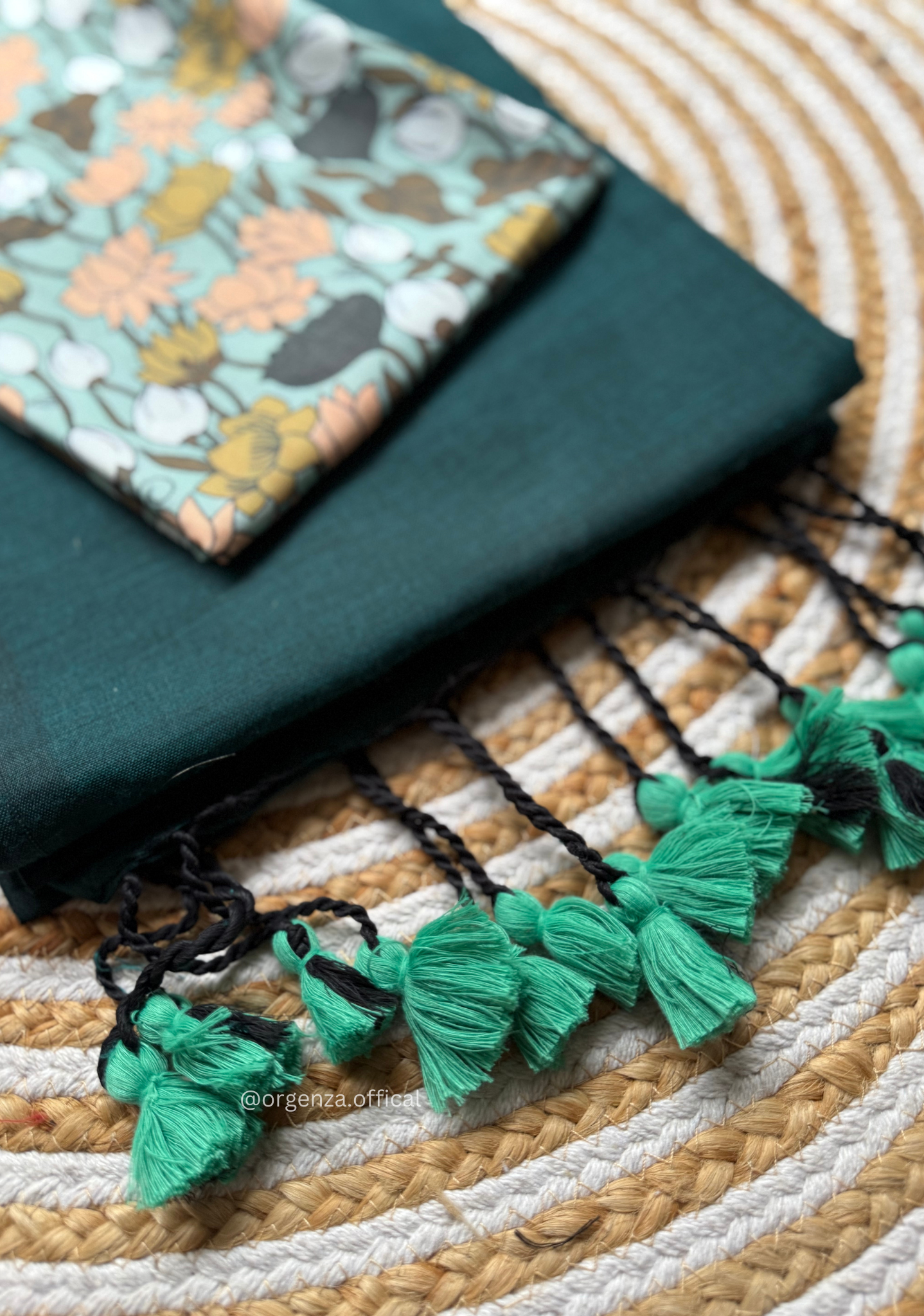 Rama Green Colour Cotton Saree With Flower Print Blouse