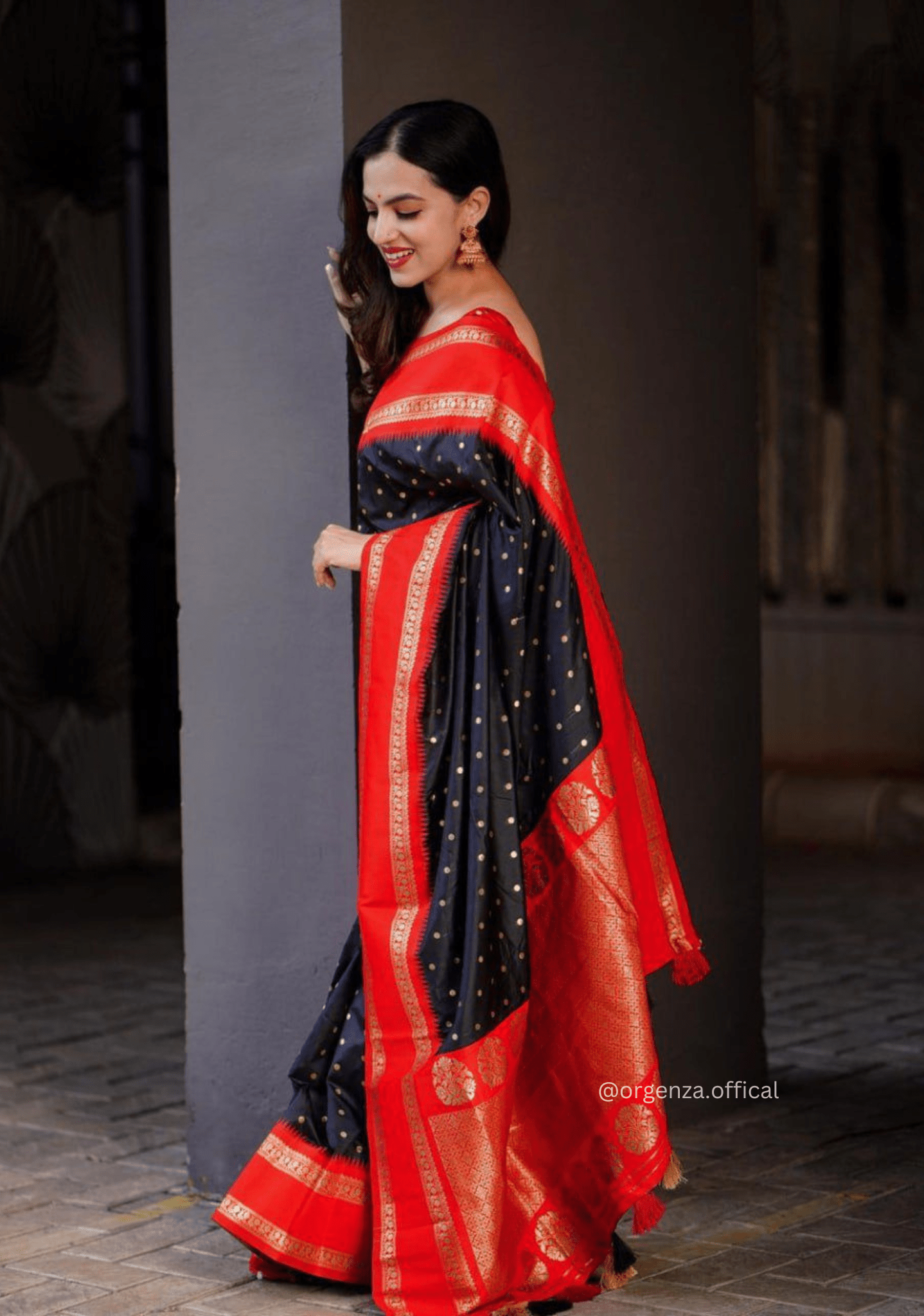 Lichi Silk Saree With Jacquard Zari Work