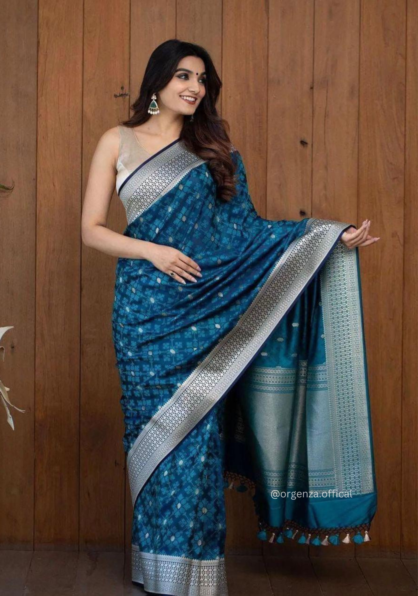 Lichi Silk Saree With Jacquard Zari Work