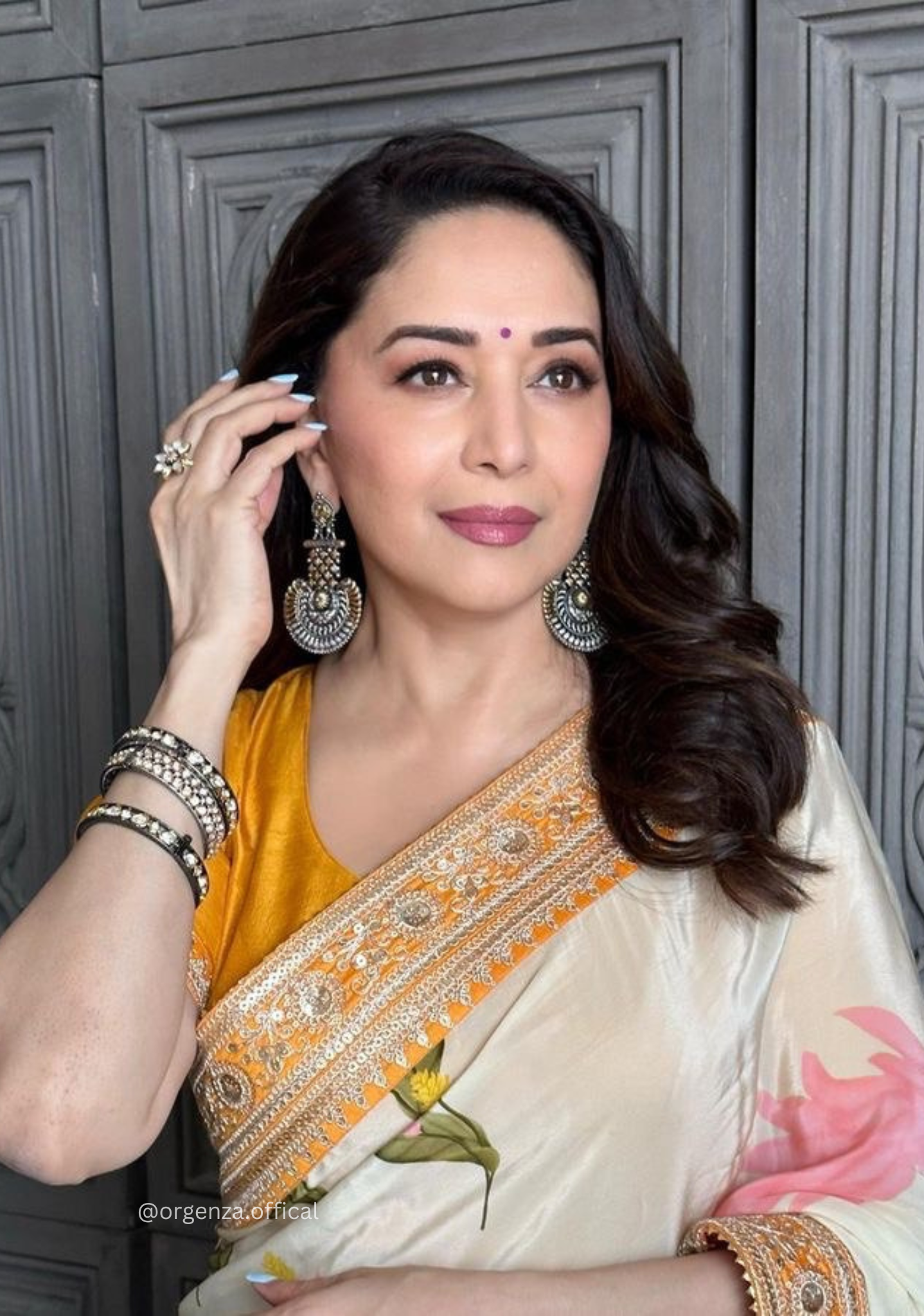 Off White Chinnon Silk Saree With Embroidery Work