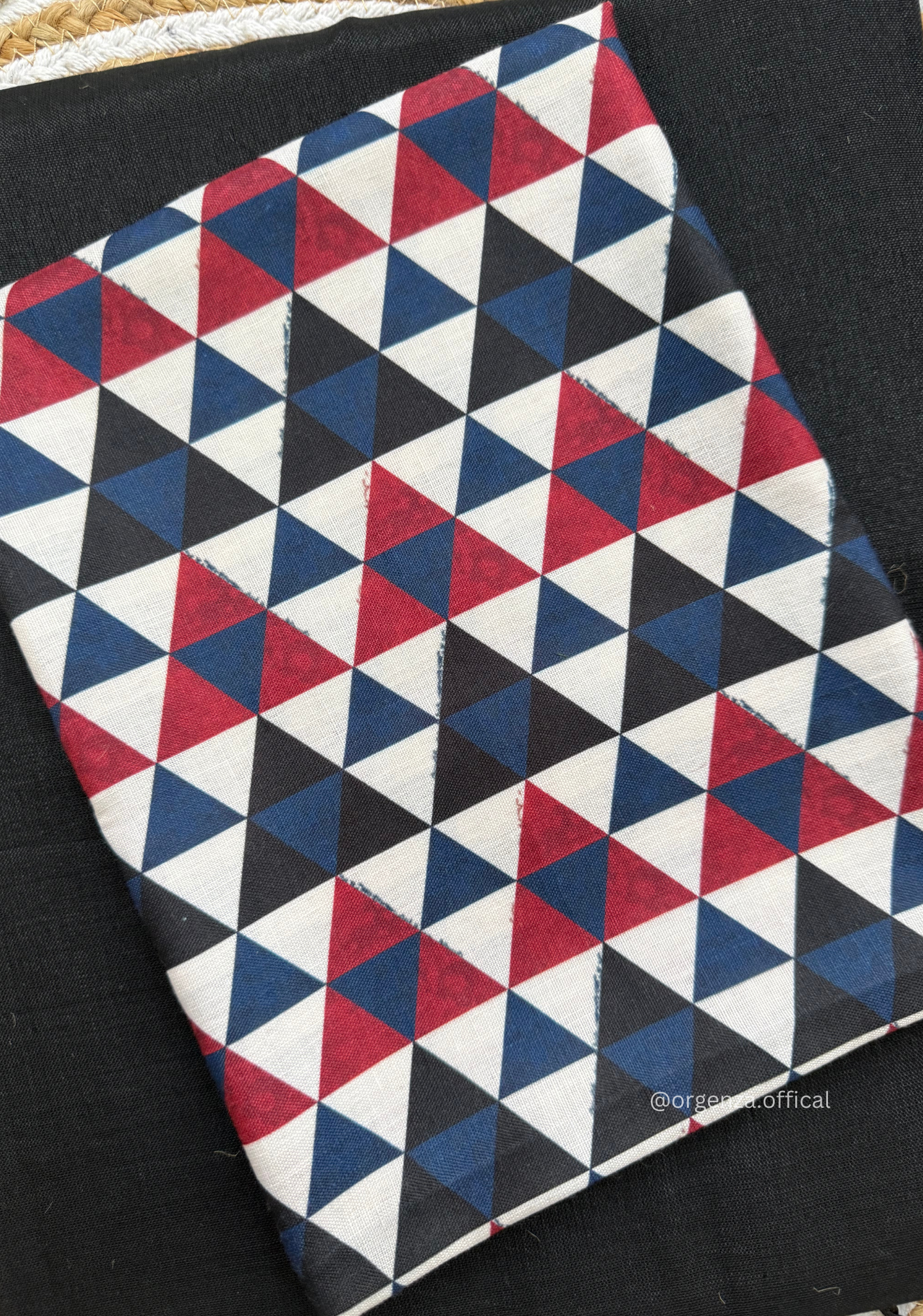 Black Colour Cotton Saree With Tringle Print Blouse