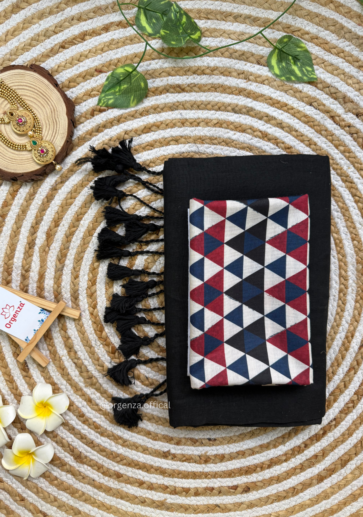 Black Colour Cotton Saree With Tringle Print Blouse