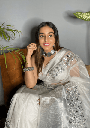 White Organza Saree With Gotta Patti Work - Orgenza Store - digisoch