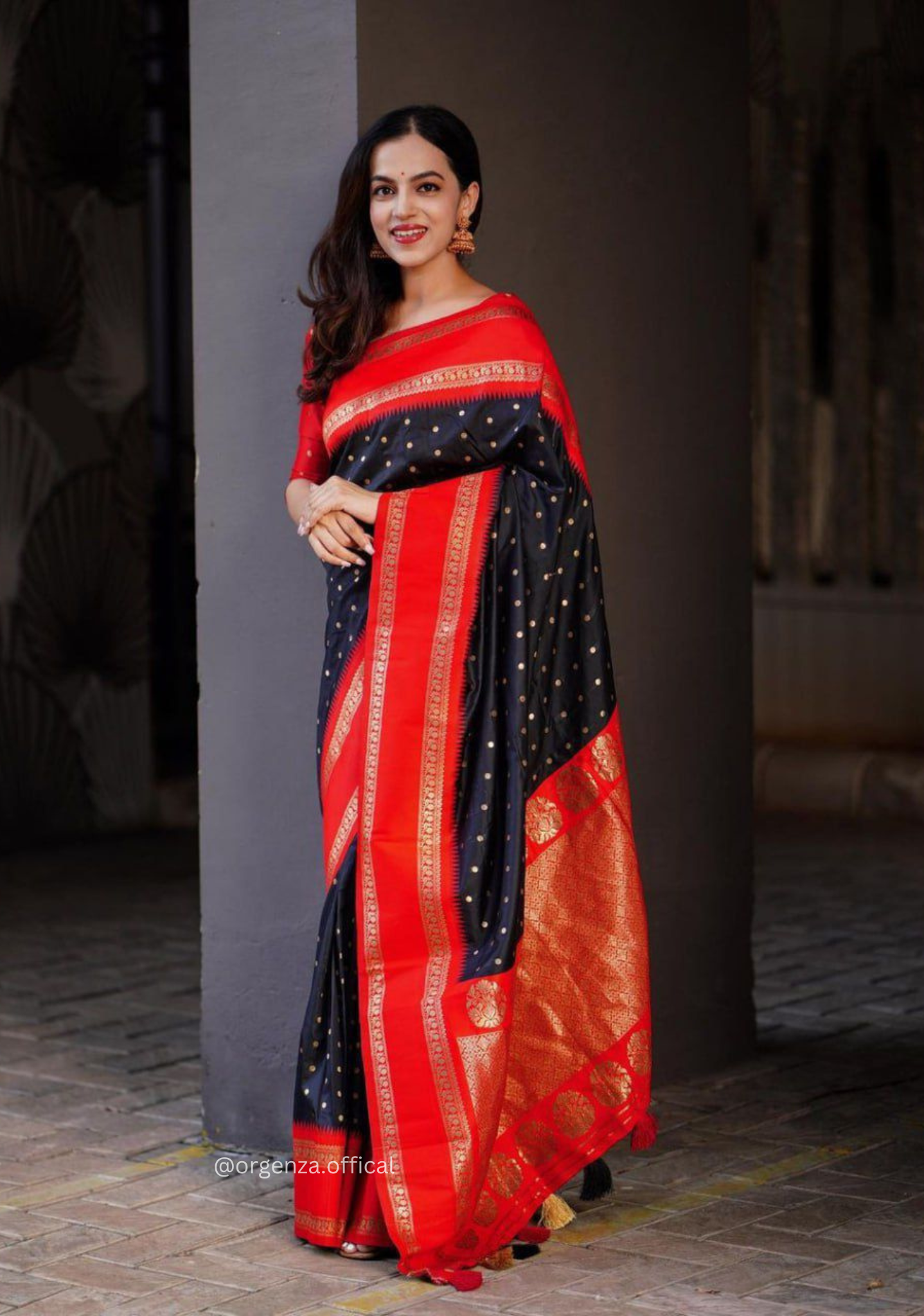 Lichi Silk Saree With Jacquard Zari Work