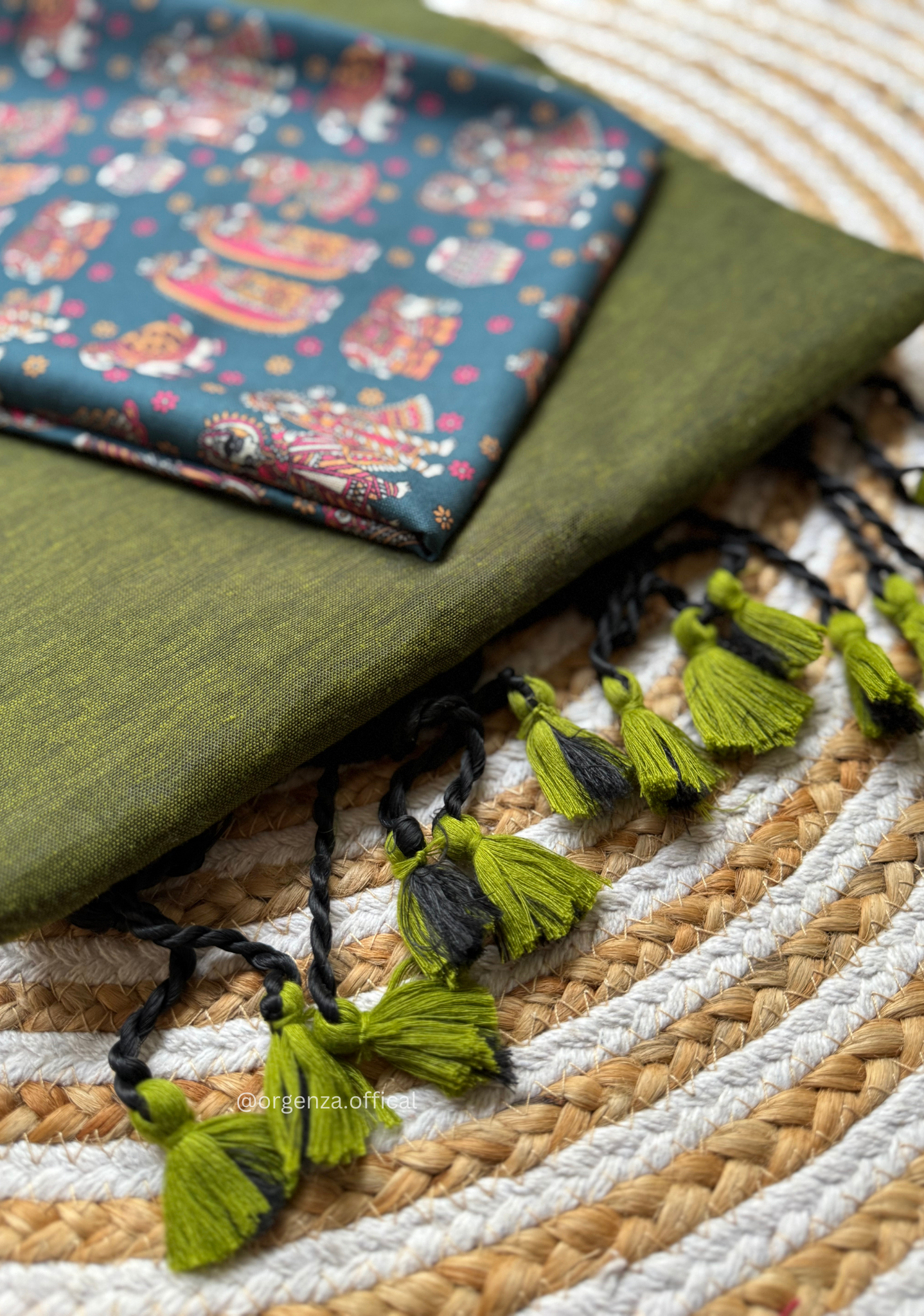Dark Mehendi Green Colour Cotton Saree With People Print Blouse