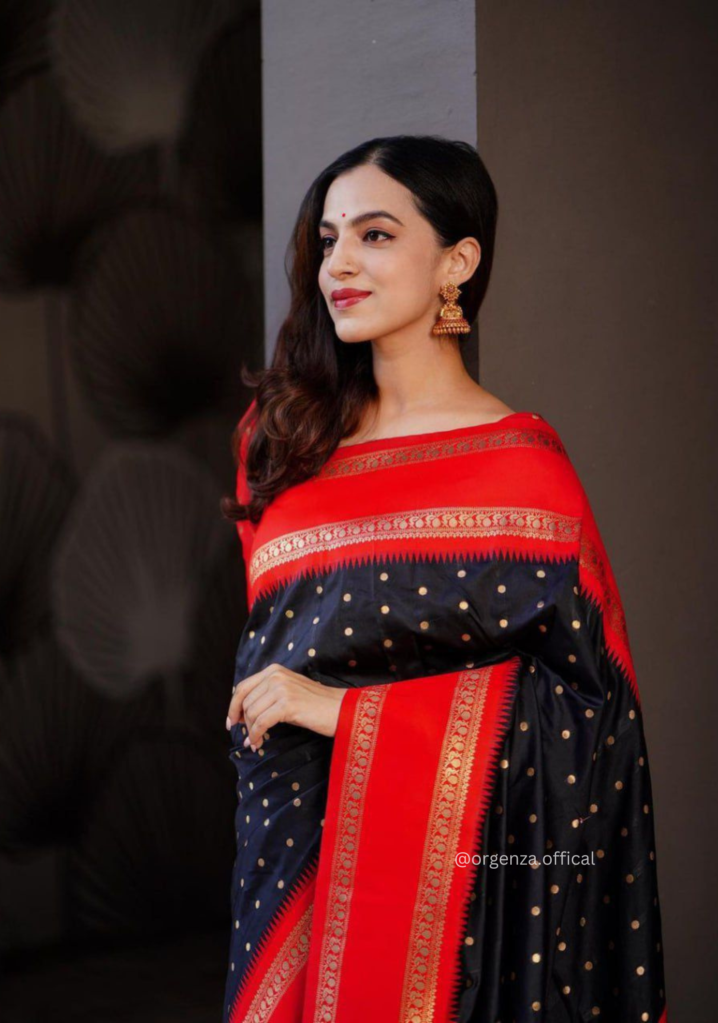 Lichi Silk Saree With Jacquard Zari Work