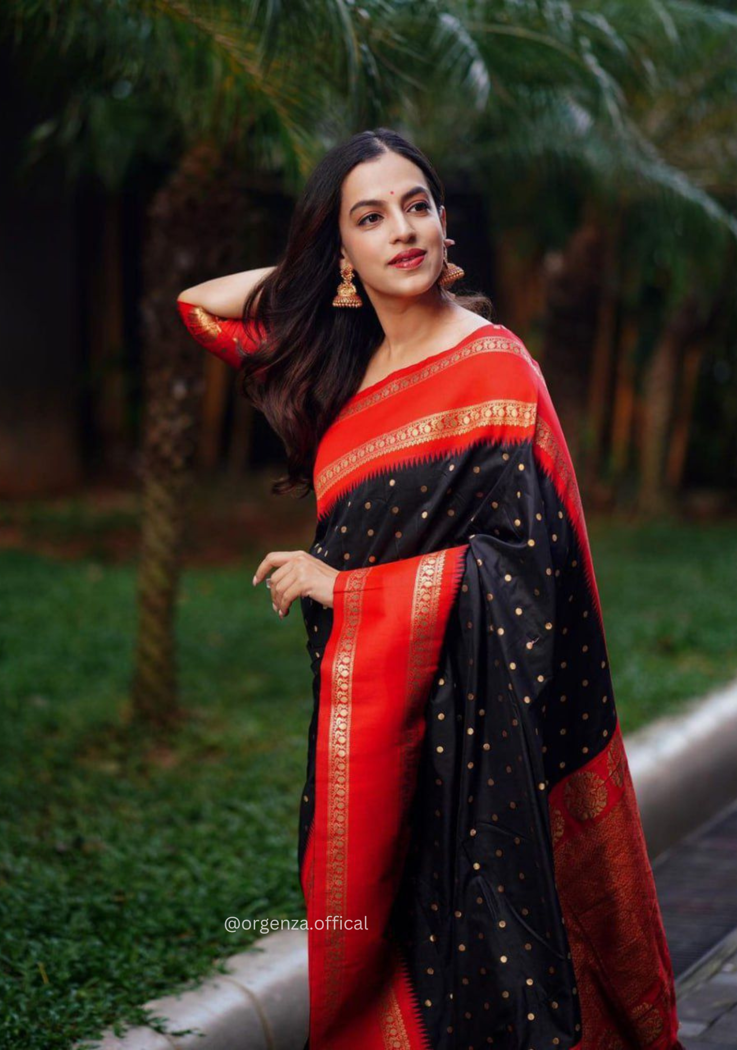 Lichi Silk Saree With Jacquard Zari Work