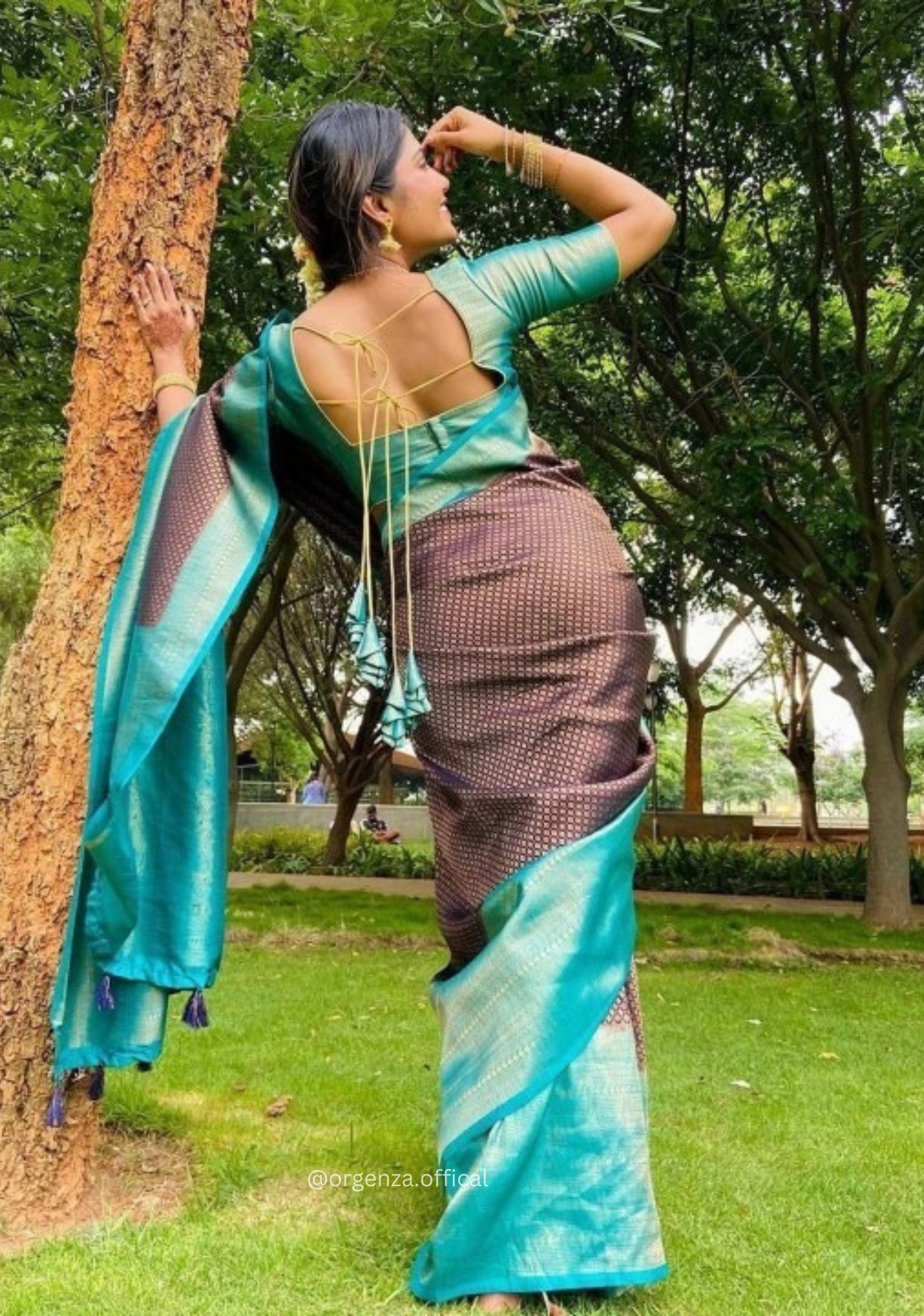 Lichi Silk Saree With Jacquard Zari Work