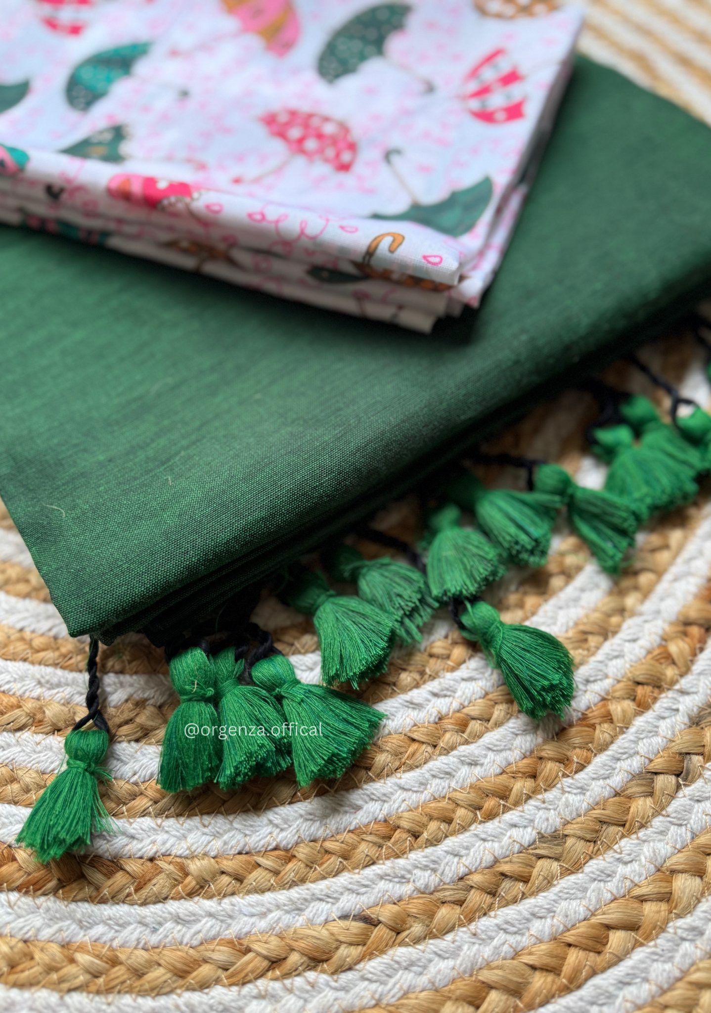 Green Colour Cotton Saree With Umbrella Print Blouse