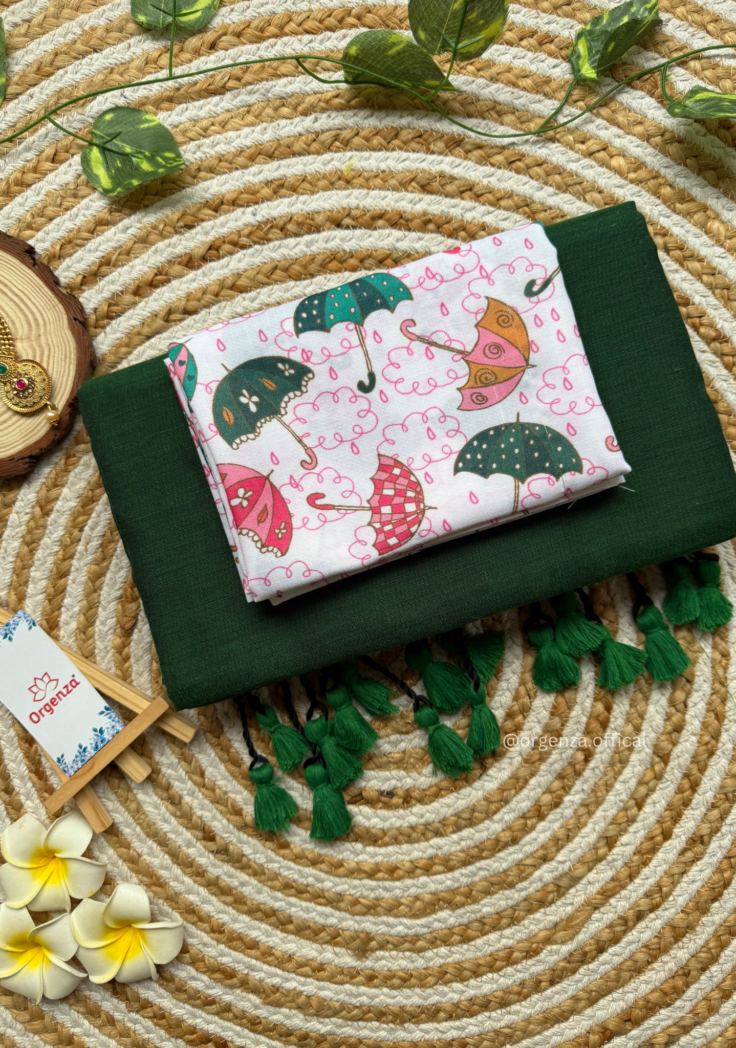 Green Colour Cotton Saree With Umbrella Print Blouse