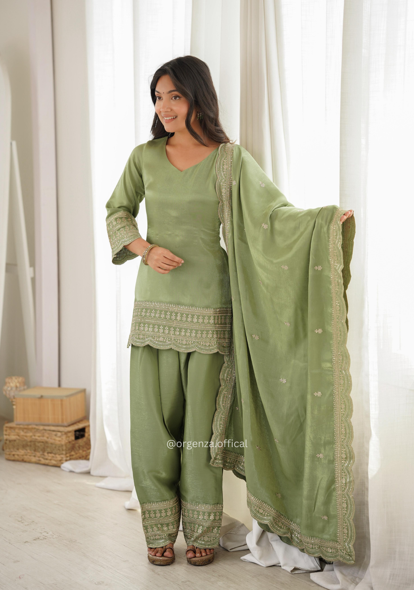 Glass Roman Silk Traditional Farshi Suit