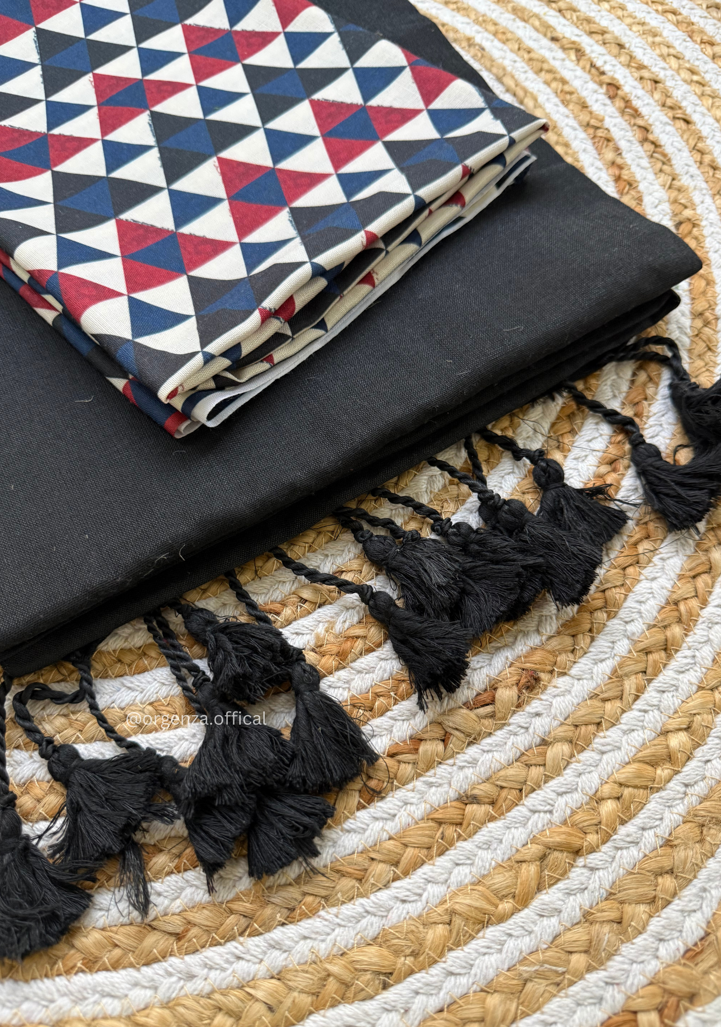 Black Colour Cotton Saree With Tringle Print Blouse