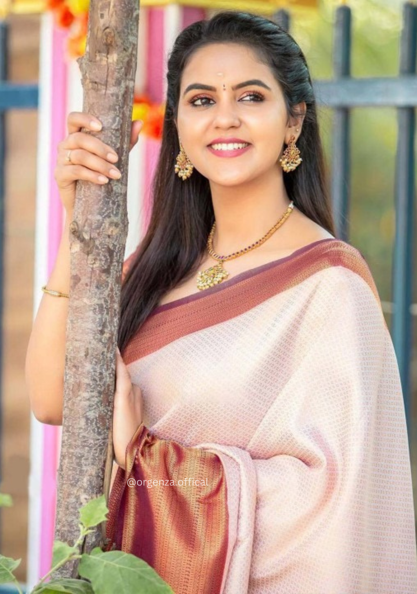 Lichi Silk Saree With Jacquard Zari Work