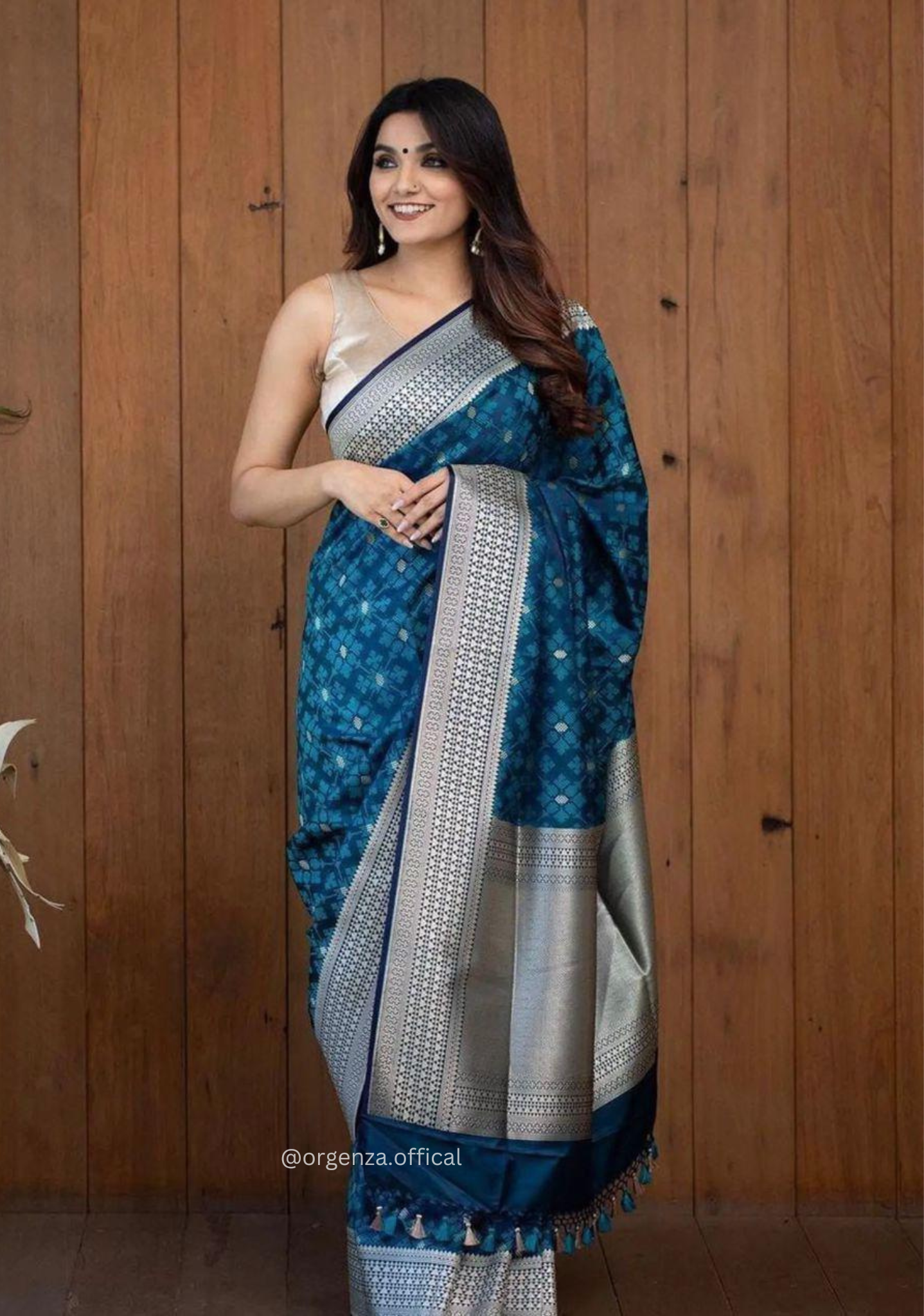 Lichi Silk Saree With Jacquard Zari Work