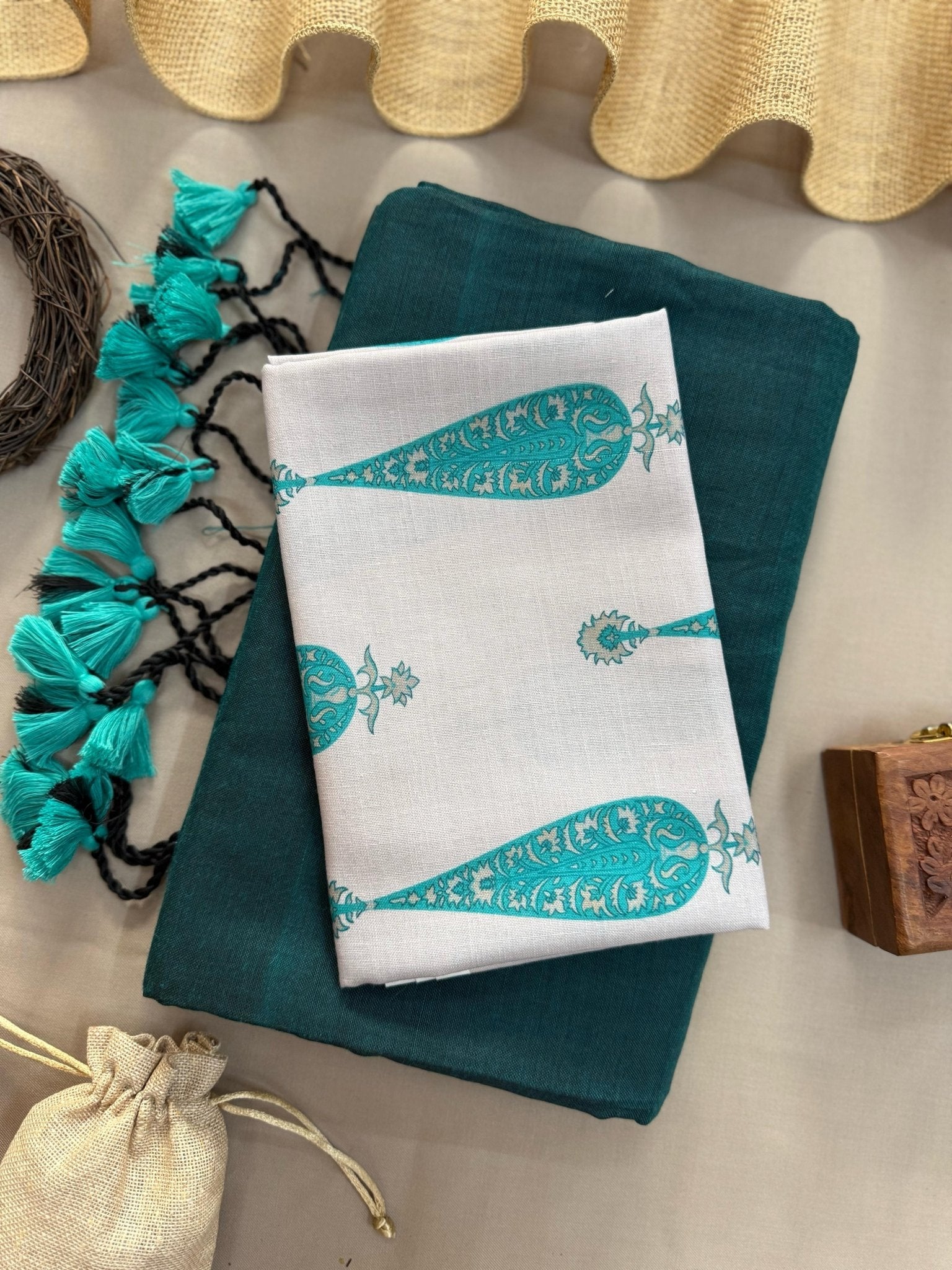 Sea Green Handloom Cotton Saree With Seaa Green Tassels & Printed Blouse - Orgenza Store