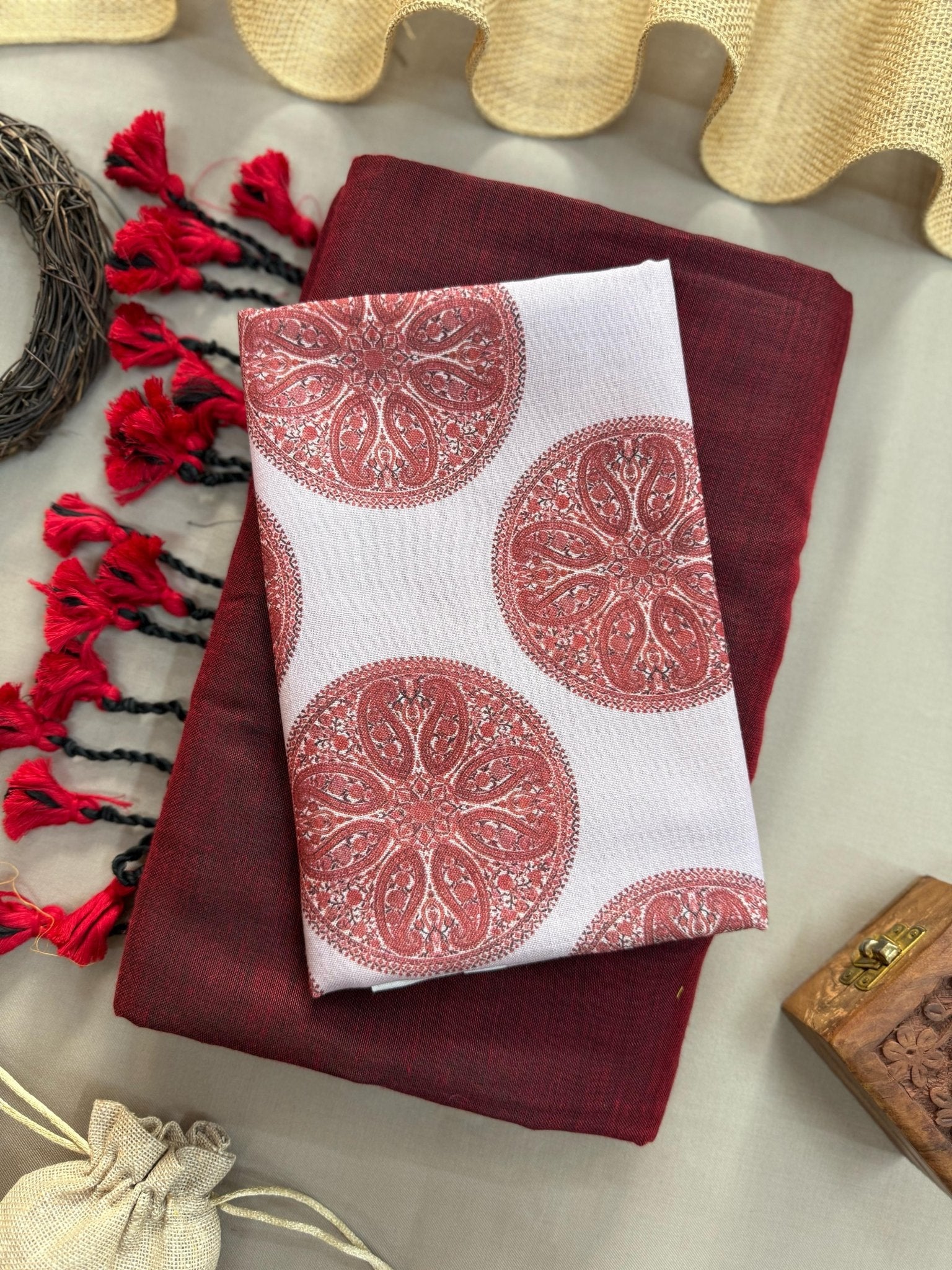 Red Handloom Cotton Saree With Red Tassels & Printed Blouse - Orgenza Store